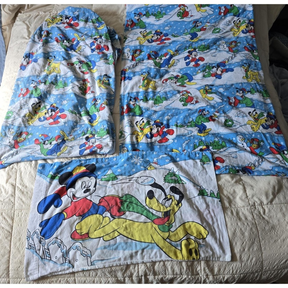 VTG 90s Disney Mickey Mouse Twin Flannel Sheet Set Winter Pluto Donald 3 piece‎ - Picture 3 of 9